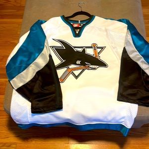 L (52) San Jose sharks jersey, Nike authentic NHL jersey